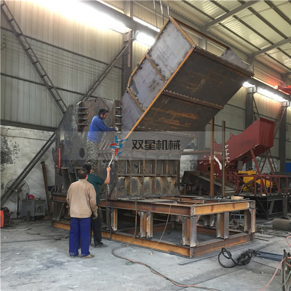 廢鋼破碎機生產(chǎn)現(xiàn)場