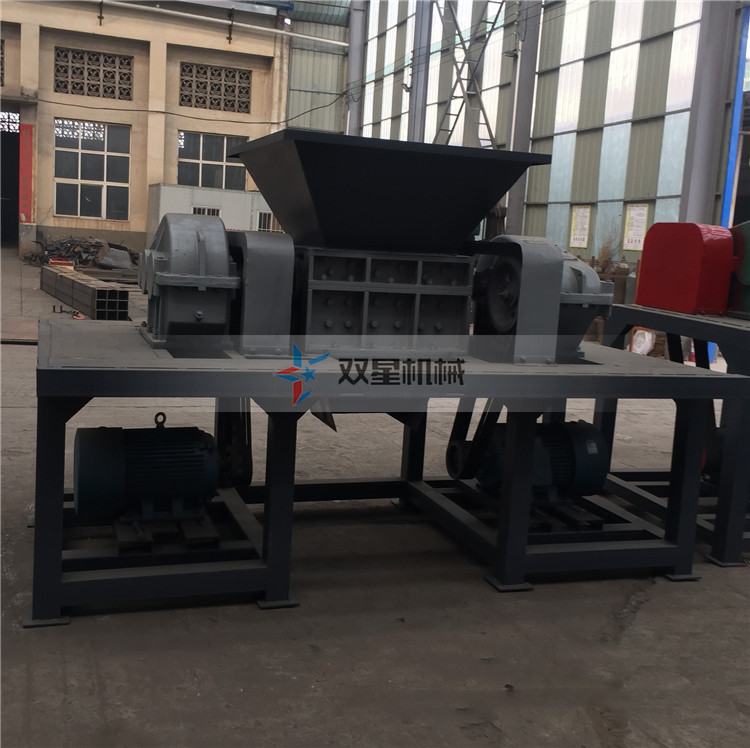 雙軸撕碎機(jī)生產(chǎn)現(xiàn)場