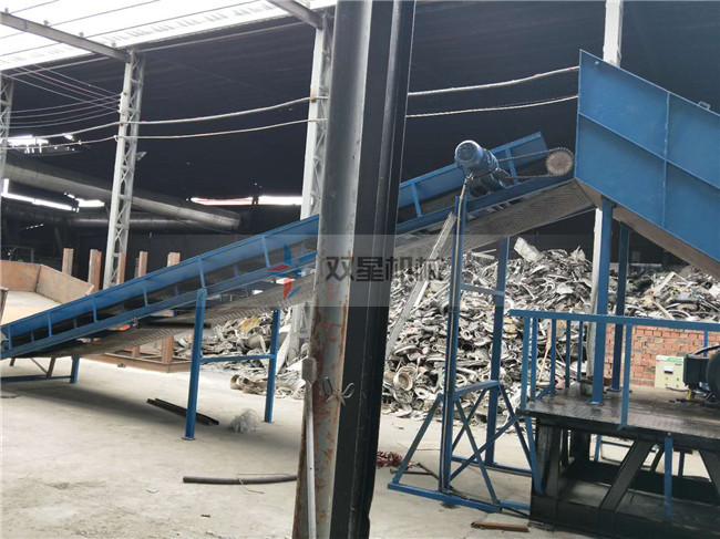 <a href='http://m.anenr.cn/psxl/4.html' target='_blank'><span>廢鋼破碎機(jī)</span></a>客戶現(xiàn)場(chǎng)拍攝