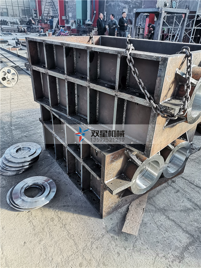 <a href='http://m.anenr.cn/ssxl/10.html' target='_blank'><span>金屬撕碎機(jī)</span></a>撕碎箱體實(shí)拍