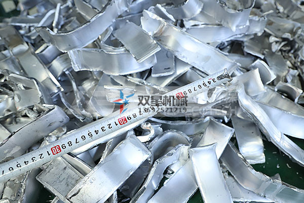 斷橋鋁撕碎機(jī)撕碎物料效果實拍