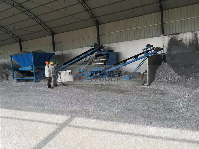 鐵屑粉碎機(jī)生產(chǎn)廠家客戶現(xiàn)場實拍