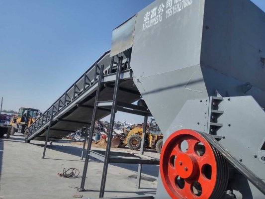 購買一臺小型廢鋼破碎機(jī)價(jià)格是多少？用來破碎油漆桶