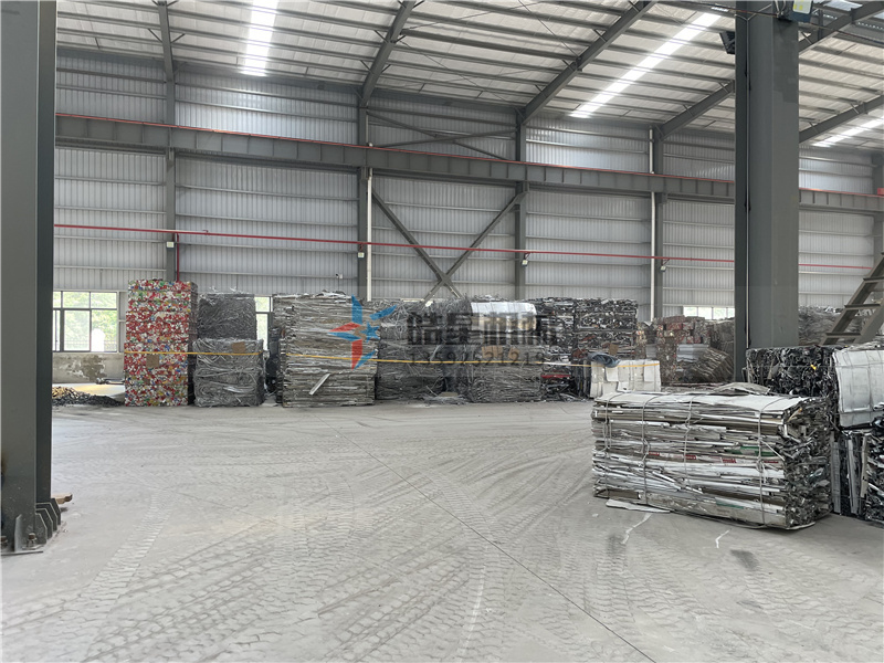 客戶廢舊金屬?gòu)U鋁現(xiàn)場(chǎng)
