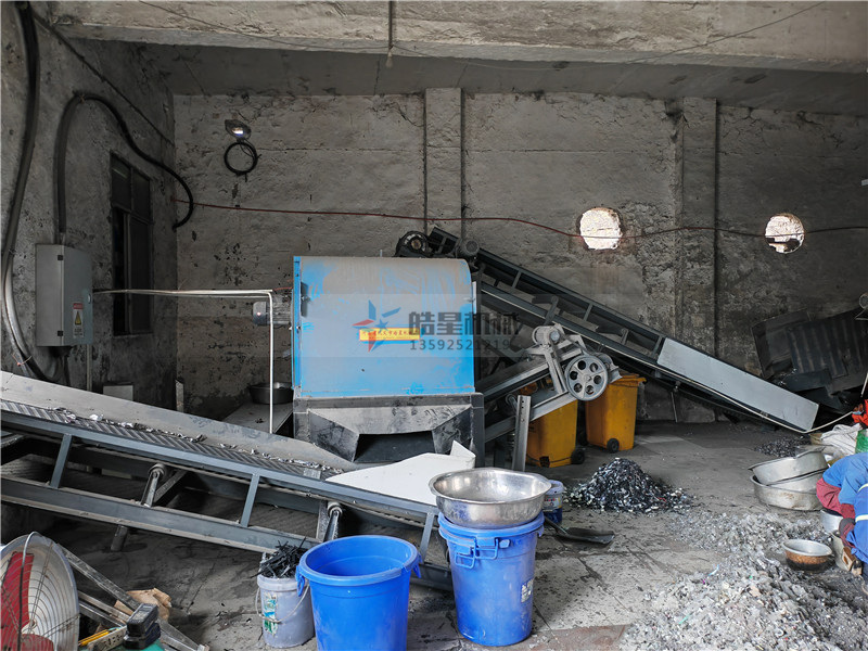 <a href='http://m.anenr.cn/ptsb/1033.html' target='_blank'><span>渦電流分選機</span></a><a href='http://m.anenr.cn/psxl/1278.html' target='_blank'><span>斷橋鋁破碎</span></a>機設(shè)備客戶客戶實拍